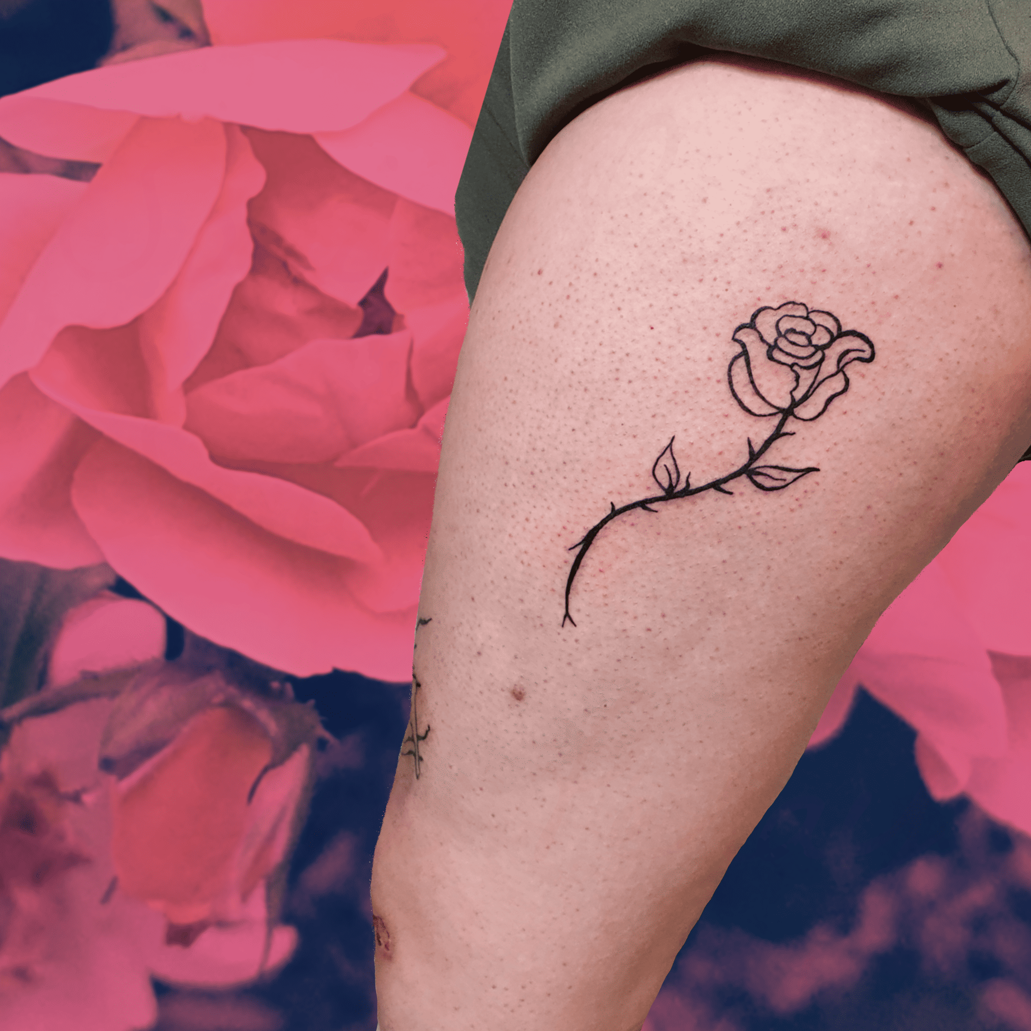 Tatouage d'une rose en noir sur la cuisse
